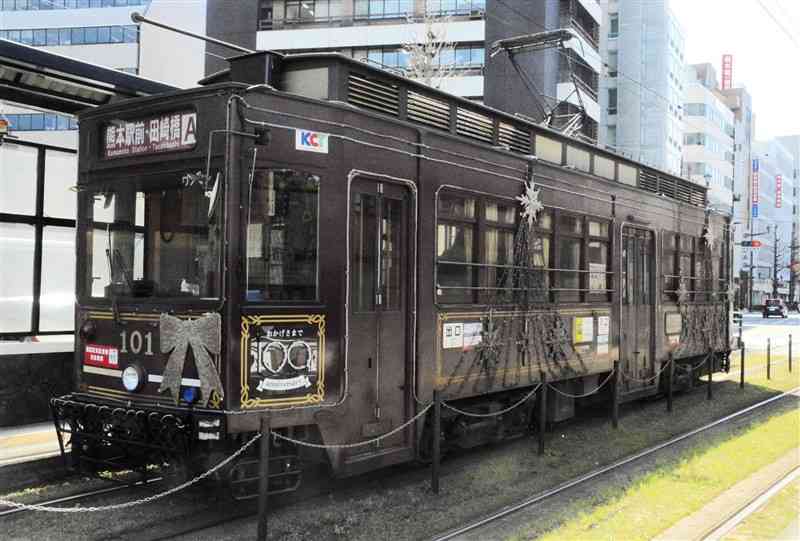 3カ月連続でトラブルが続いている熊本市電＝14日、熊本市中央区