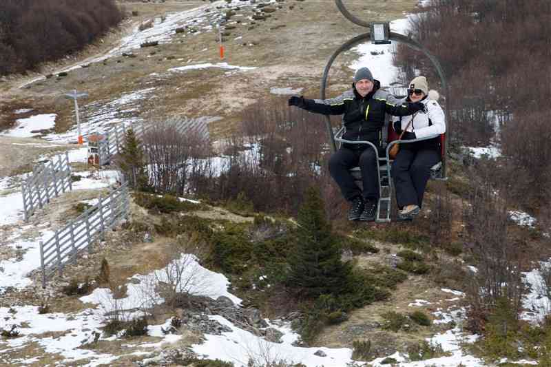 ヨーロッパのモンテネグロにあるスキー場。これまでの冬になく気温が高くなった＝2月（ロイター＝共同）
