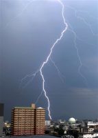 稲妻走る 熊本県内で雷雨 停電も 熊本のニュース ニュース 熊本日日新聞社