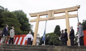 地震で倒壊 鳥居再建 熊本市の出水神社 住民ら完成祝う 平成28年熊本地震 くまコレ 熊本日日新聞社