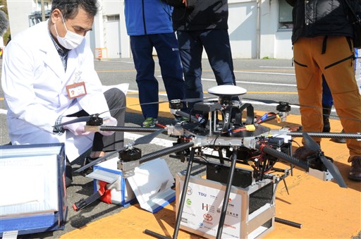 熊本赤十字病院 離島医療 ドローン活用 物資輸送の実証実験 熊本県天草市御所浦町 熊本日日新聞社