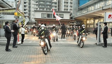 マスク着用で年賀状お届け 熊本中央郵便局で出発式 熊本日日新聞社