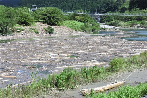 豪雨の流木 無償で提供 県市房ダム管理所 薪やアート材料など有効活用を 熊本日日新聞社