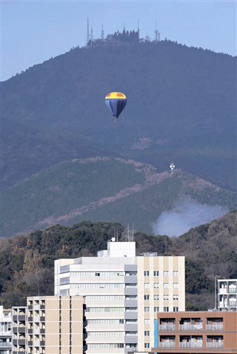 熱気球が不時着 女性１人けが 熊本市 熊本日日新聞社