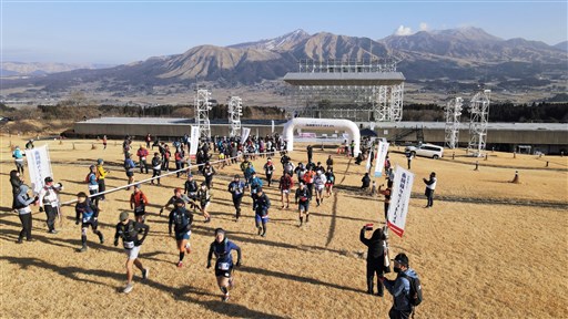 南外輪山３座駆ける 南阿蘇村でカルデラトレイルラン 熊本日日新聞社