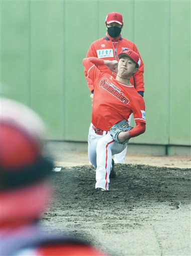 １７３センチ右腕 ナックルで勝負 がんばれサラマンダーズ 関西独立ｌから加入の佐野 熊本日日新聞社