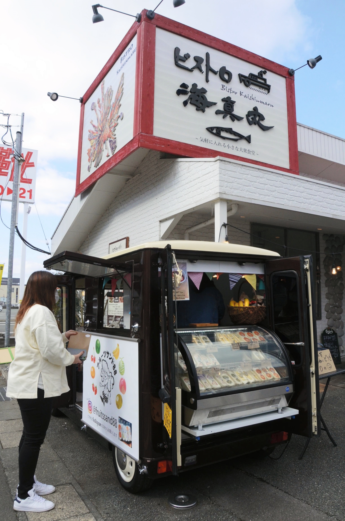 飲食店 キッチンカーに活路 コロナ禍で来客減 開拓へ外回り 熊本日日新聞社