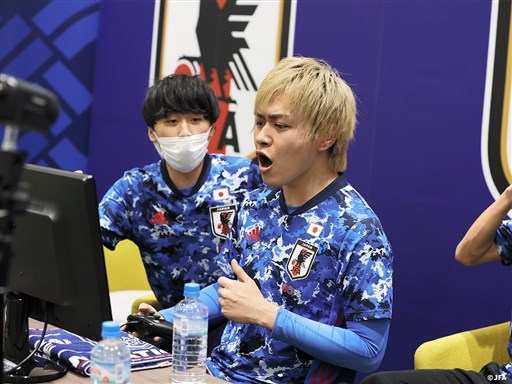 ｅスポ もっとメジャーに ８月 世界大会に出場 荒尾市出身のａｇｕ選手 熊本日日新聞社