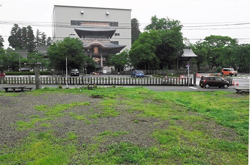 阿蘇神社の周辺 整備着々 地震被災の空き家 官民連携で撤去 楼門復旧 万全な状態で 熊本日日新聞社