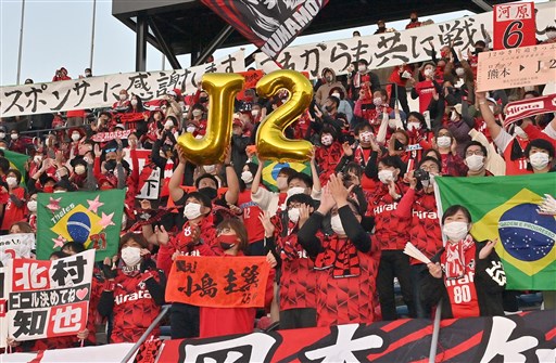 ファン１万人歓喜 真っ赤に染めたスタンド ロアッソ熊本 ｊ２復帰 ｊ３優勝 熊本日日新聞社