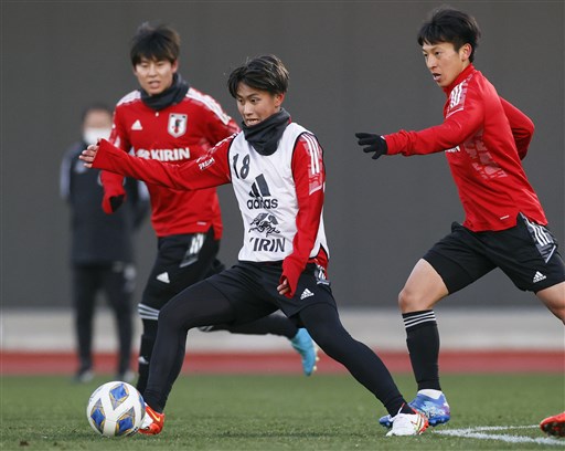 食らい付いていく ｍｆ荒木 山鹿市出身 サッカー日本代表候補の合宿に初参加 熊本日日新聞社