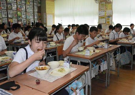 豪華メニュー食べて応援 熊本市の学校給食 わぎゅうの日 コロナ禍 県産牛肉の需要減 熊本日日新聞社