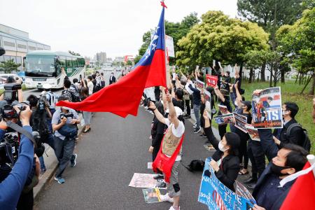 ミャンマー国軍に抗議活動 千葉 サッカー代表戦の会場周辺 共同通信 熊本日日新聞社