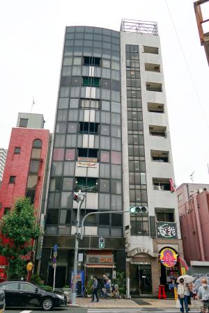 常連客の５６歳男逮捕 熊本日日新聞社