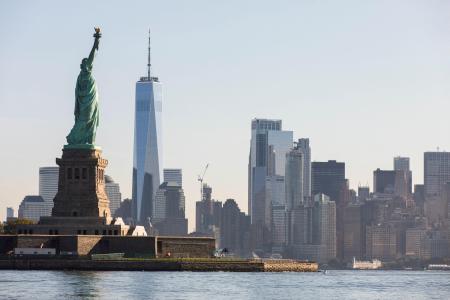 　世界の富が集まる米ニューヨーク・マンハッタンの風景＝９月（ロイター＝共同）