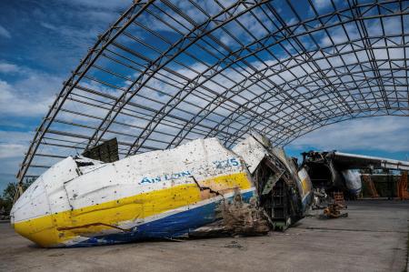 　ロシアによって破壊された世界最大の貨物機、アントノフ２２５「ムリーヤ」＝ホストメリ（ロイター＝共同）