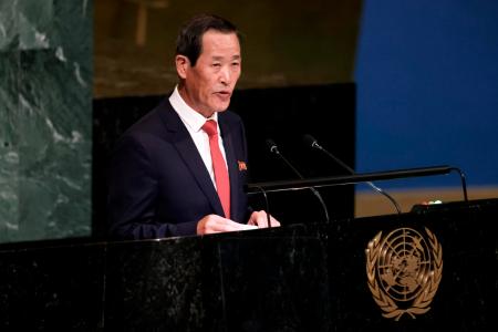 　国連総会一般討論で演説する北朝鮮の金星国連大使＝２６日、ニューヨーク（ＡＰ＝共同）