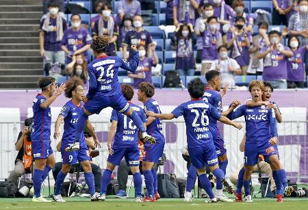 ｊ２甲府 サッカー天皇杯初優勝 ｊ１広島とのｐｋ戦を制す 共同通信 熊本日日新聞社