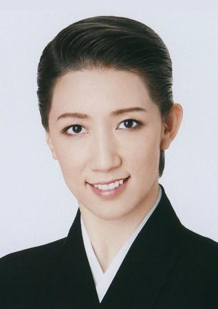 真風さん、潤さん本拠地に別れ 宝塚、宙組トップコンビ（共同通信