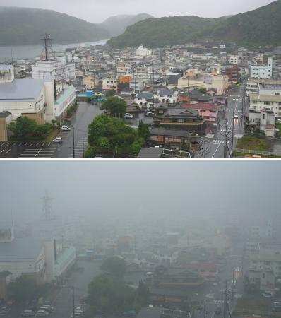 　午前７時の高知県土佐清水市（上）と、強い雨でかすむ午前９時５２分の同市。高知県では局地的な豪雨をもたらす線状降水帯が発生した＝２日