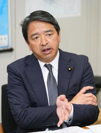　昨年５月、インタビューに答える国民民主党の榛葉賀津也幹事長