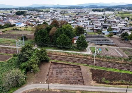 　三重県明和町の斎宮跡で見つかった建物遺構（下）＝５日