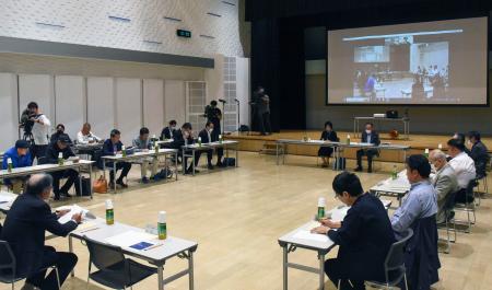 　徳島市で開かれた阿波おどりの実行委員会の会合＝３１日午前