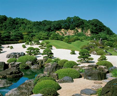 　横山大観の作品「白沙青松」をモチーフにした「白砂青松庭」＝島根県安来市（足立美術館提供）