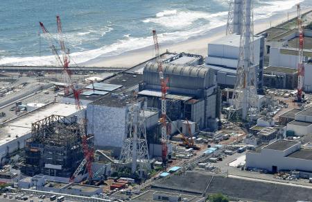 　東京電力福島第１原発。左から１号機、２号機、３号機、４号機＝８月