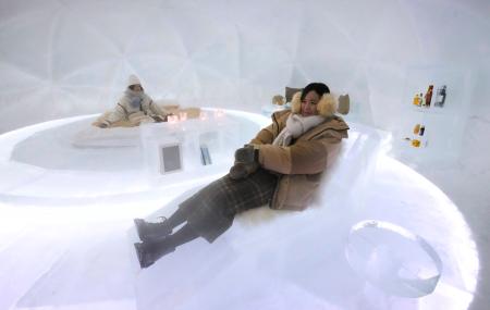 　北海道占冠村の「星野リゾート　トマム」が報道陣に公開した氷で造ったホテル＝１９日午後
