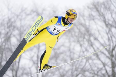 　成年男子Ｂジャンプ　初優勝した北海道・葛西紀明＝アリオンテック蔵王シャンツェ