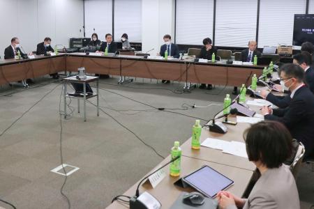 　指定難病「遠位型ミオパチー」の治療薬について審議した厚労省の専門部会＝２９日午後