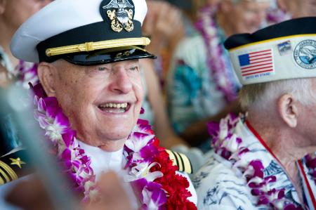 　真珠湾攻撃から７５年の式典に出席したルー・コンター氏＝２０１６年１２月、米ハワイ州（ＡＰ＝共同）