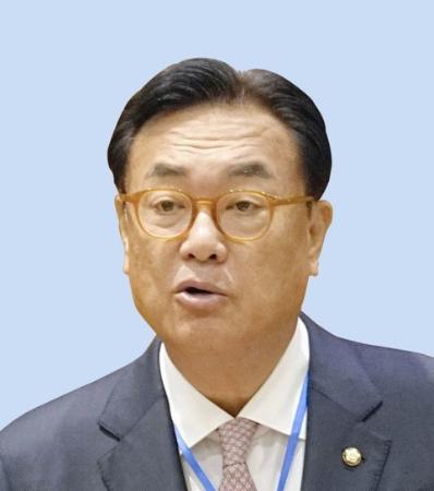 　韓日議員連盟の鄭鎮碩会長