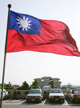 　台湾の「青天白日満地紅旗」＝２００６年
