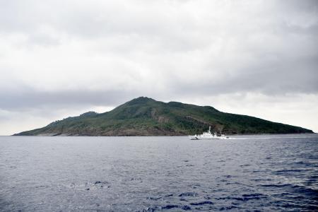 　沖縄県・尖閣諸島の魚釣島＝４月