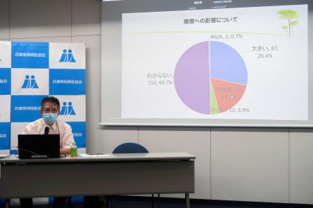　アスベストの健康被害に関する兵庫県保険医協会の記者会見＝１２日午後、神戸市