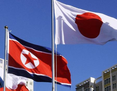 　日本と北朝鮮の国旗