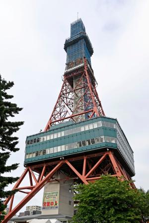 　運営会社が国の登録有形文化財に申請した「さっぽろテレビ塔」＝１４日午後、札幌市