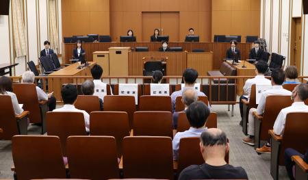 　遺言書の有効性を巡る訴訟の判決が言い渡された和歌山地裁の法廷＝２１日午後