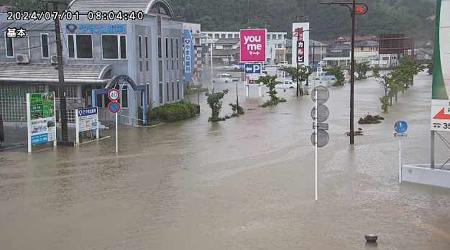 　大雨の影響で冠水した福岡県宗像市の市街地＝１日午前（市提供）