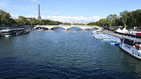 　パリ五輪のオープンウオーターのテスト大会が中止となったセーヌ川＝２０２３年８月６日、パリ