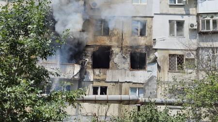 　ウクライナ南部ヘルソン州の破壊されたビル＝１６日（ウクライナ軍提供・ゲッティ＝共同）