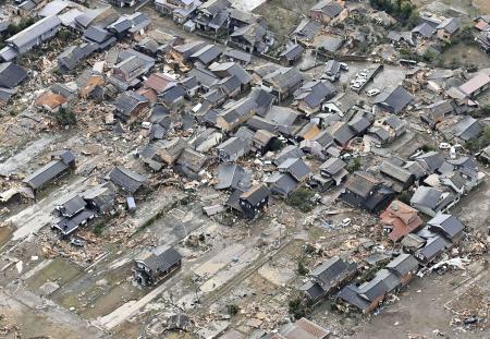 　能登半島地震で被害を受けた石川県の沿岸部＝１月２日