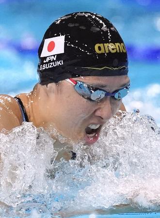 　女子２００メートル平泳ぎ準決勝　力泳する鈴木聡美＝パリ郊外（共同）