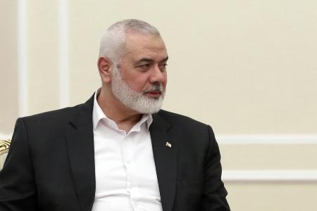 　７月３０日、テヘランを訪問したハマスのハニヤ最高指導者（イラン大統領府提供・ＡＰ＝共同）