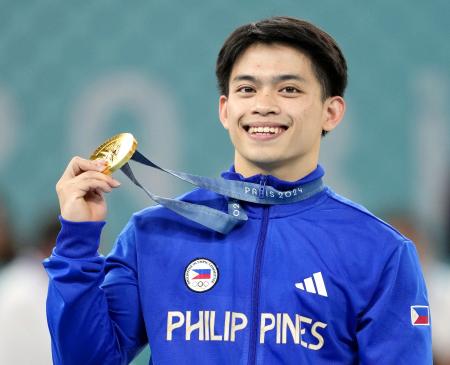 　男子種目別床運動で金メダルを獲得したフィリピンのユーロ＝パリ（共同）