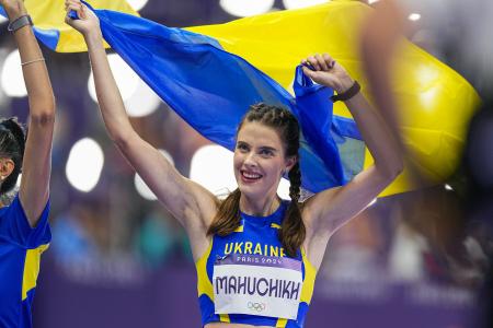 　女子走り高跳びで優勝したウクライナのマフチフ＝パリ郊外（共同）