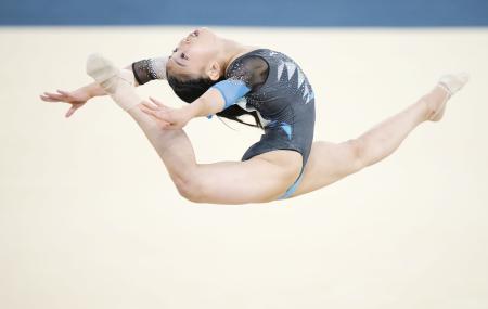 　女子種目別床運動決勝　演技する岸里奈＝パリ（共同）