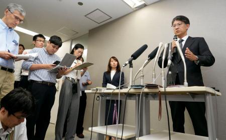 　認証不正問題で国交省に再発防止策を提出し、取材に応じるトヨタ自動車の佐藤恒治社長＝９日午後、東京都内